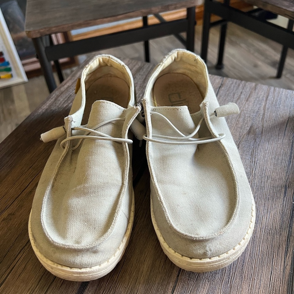 Hey Dude Women's Cream Loafers Size 7
